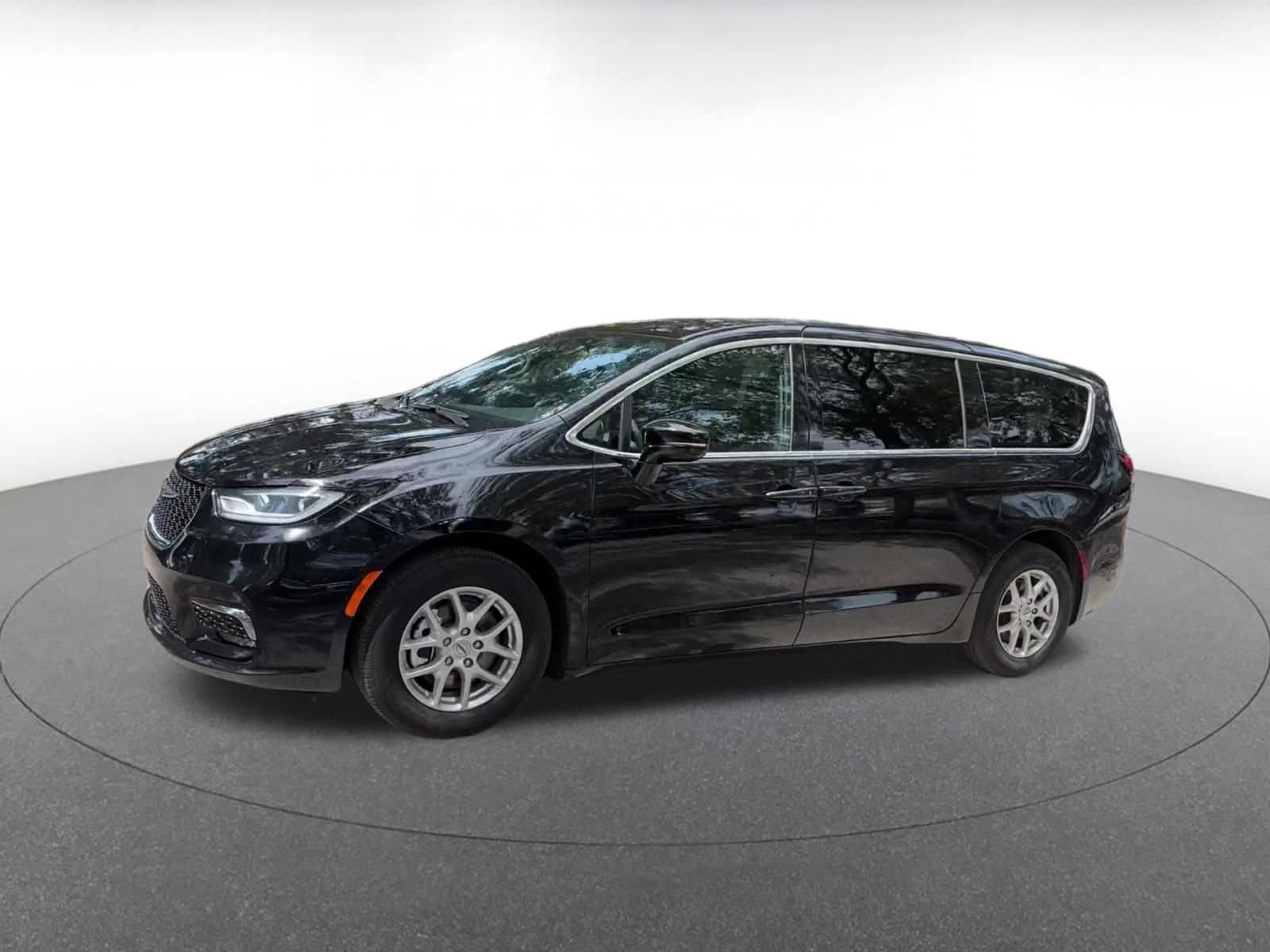 Thumbnail: 2025 Chrysler Pacifica - 8