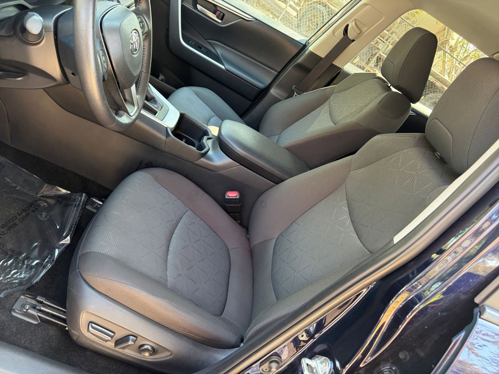 Thumbnail: 2025 Toyota RAV4 - 32