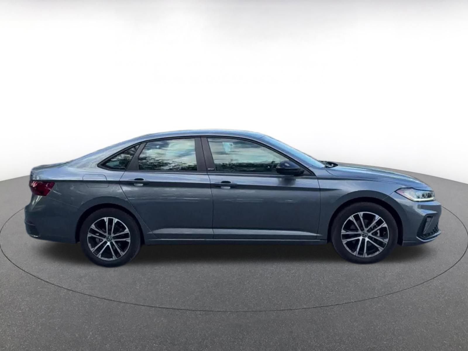 Thumbnail: 2025 Volkswagen Jetta - 16