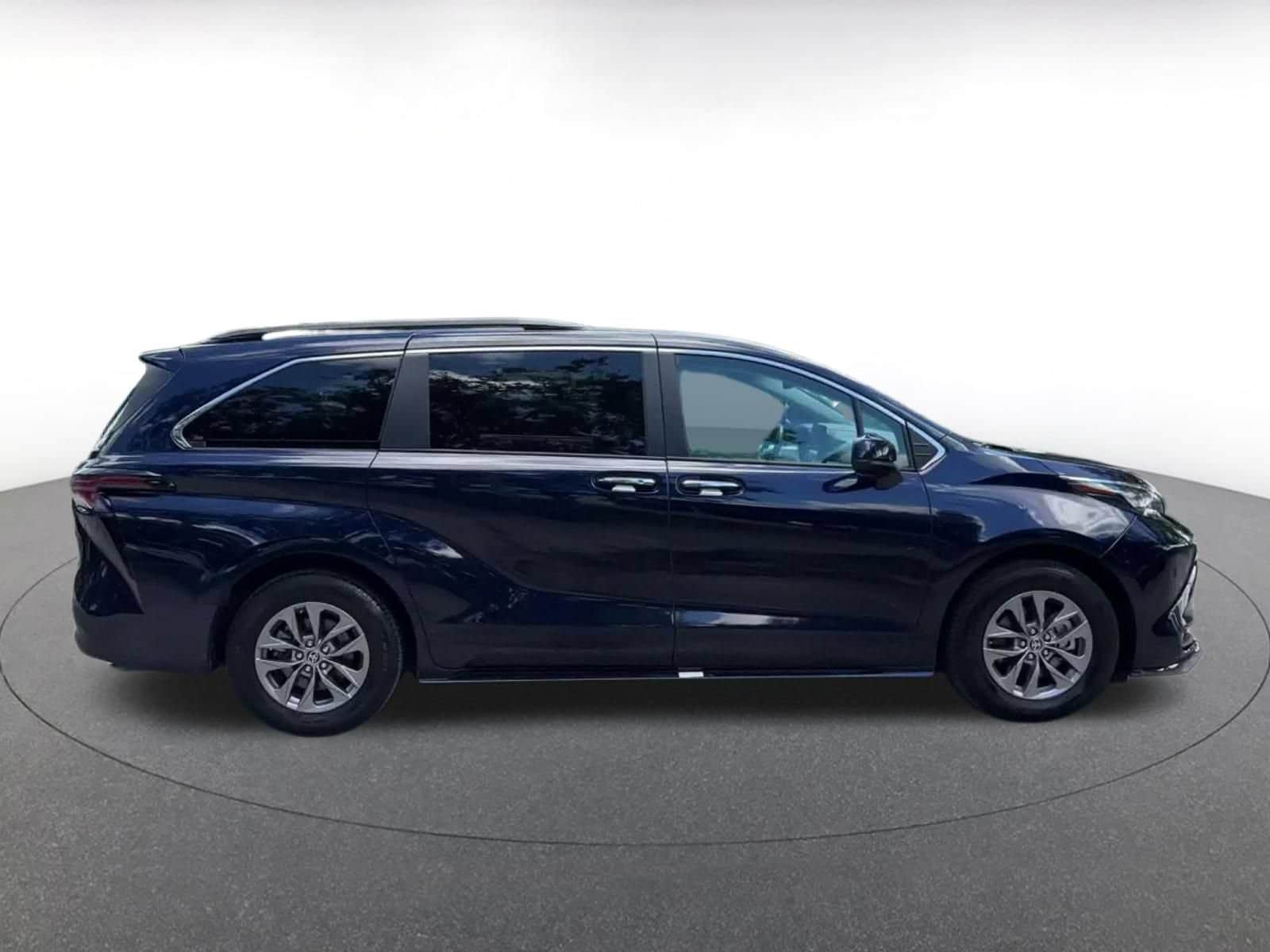 Thumbnail: 2025 Toyota Sienna - 15