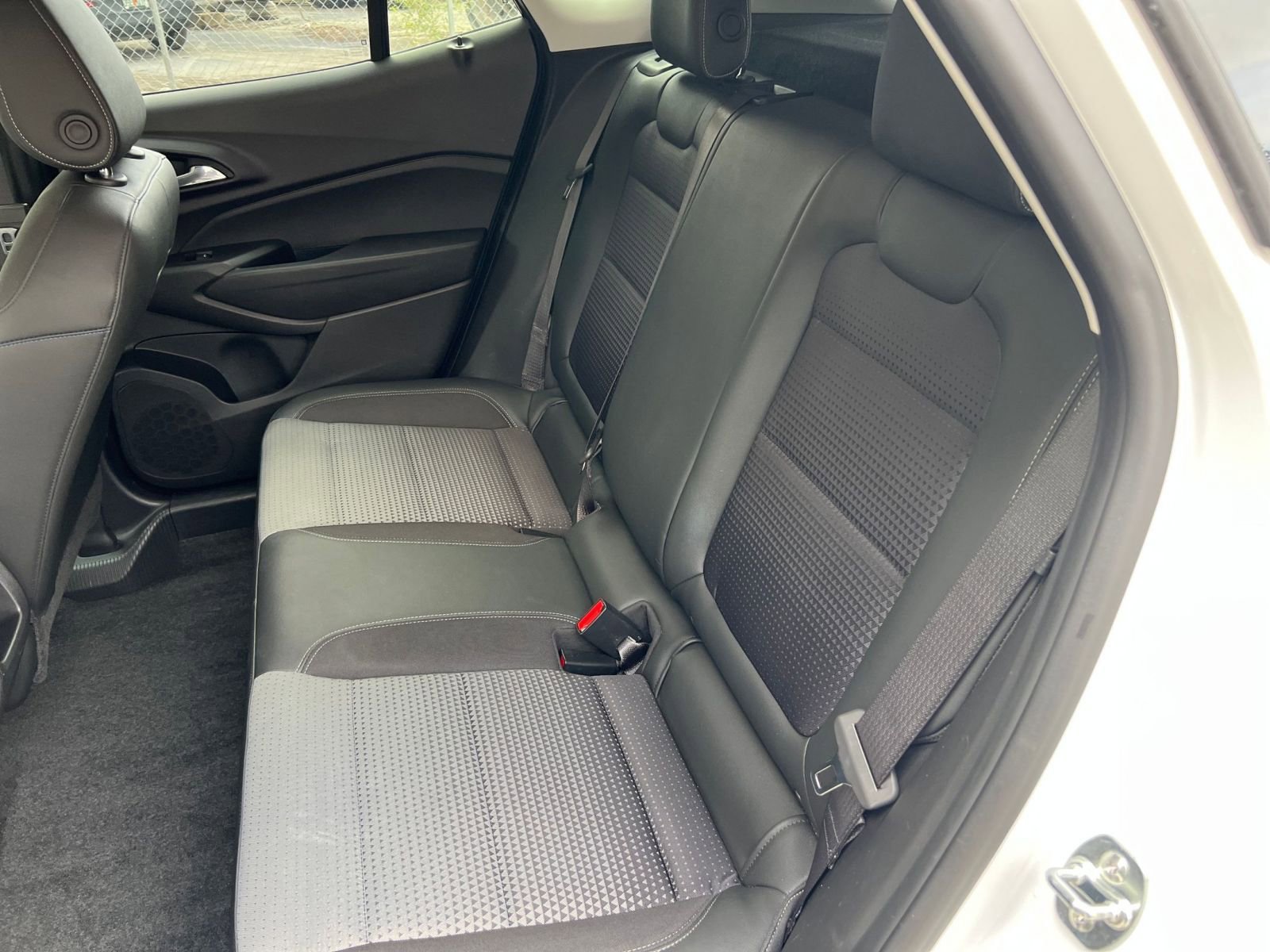 Thumbnail: 2025 Chevrolet Trax - 32