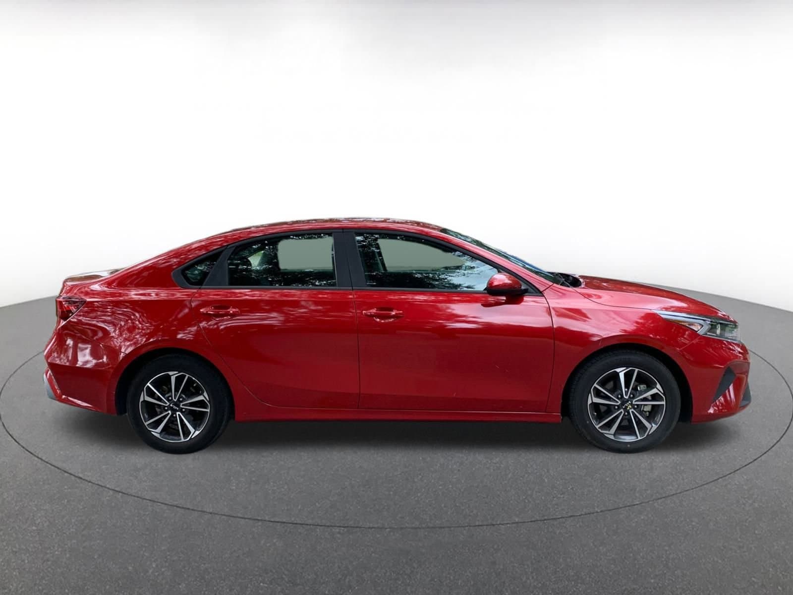 Thumbnail: 2024 Kia Forte - 8
