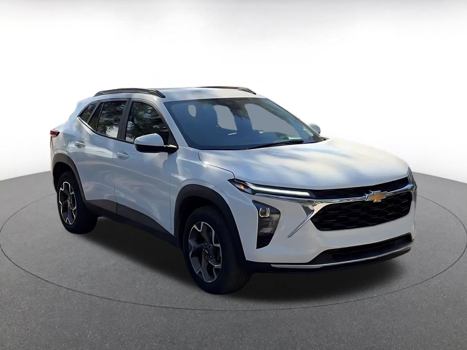 Thumbnail: 2025 Chevrolet Trax - 3