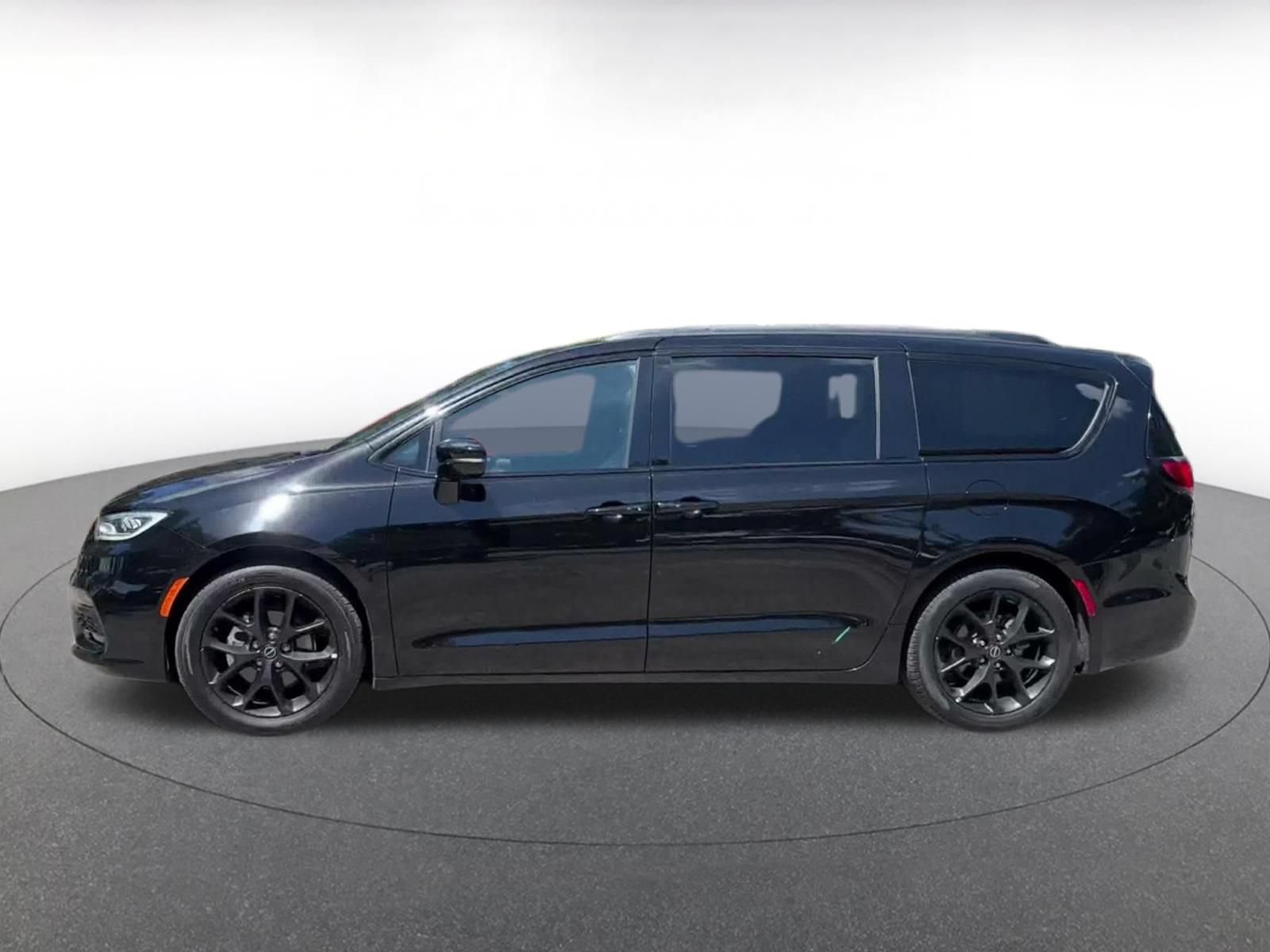 Thumbnail: 2025 Chrysler Pacifica - 8