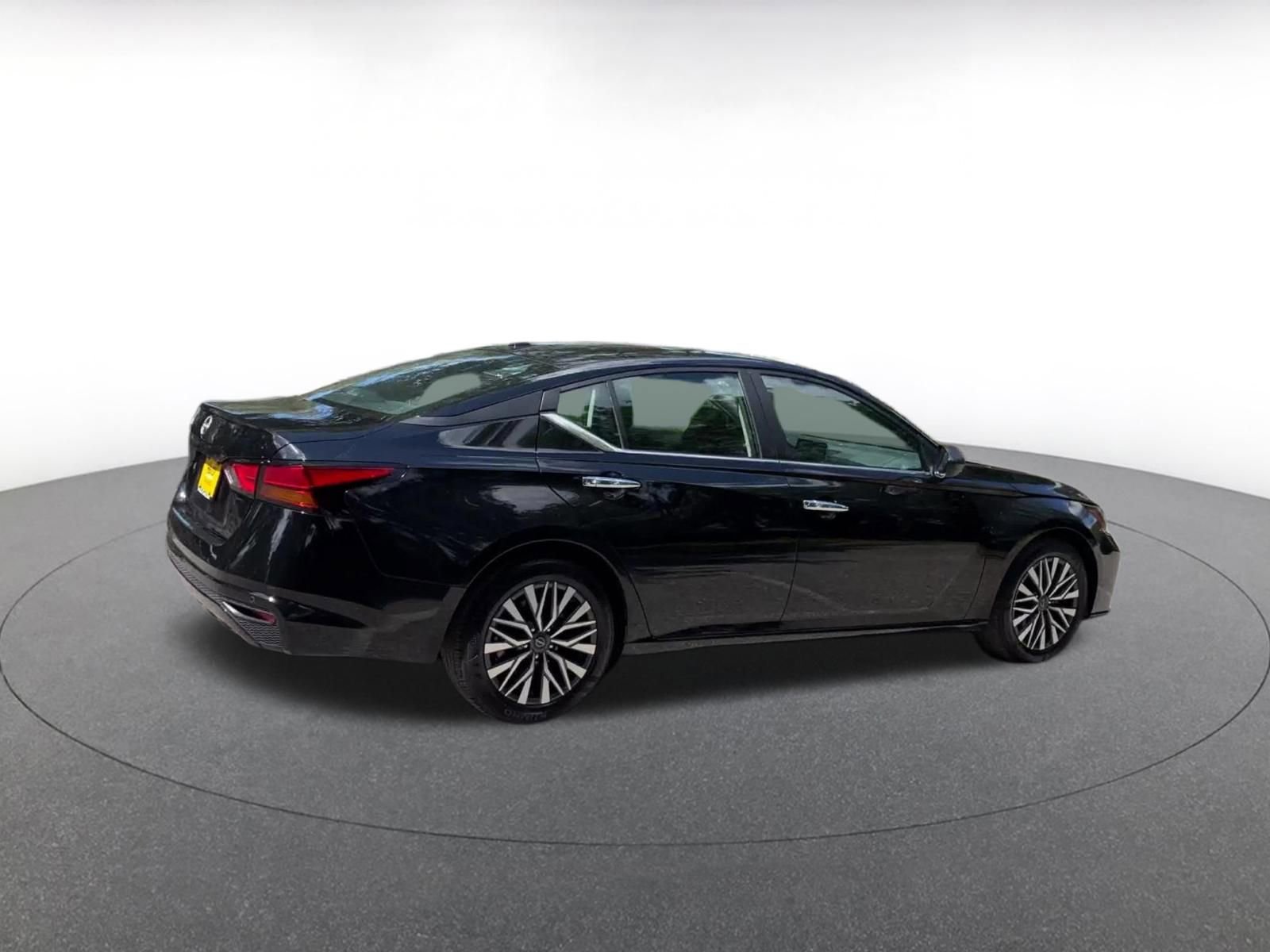 Thumbnail: 2025 Nissan Altima - 23