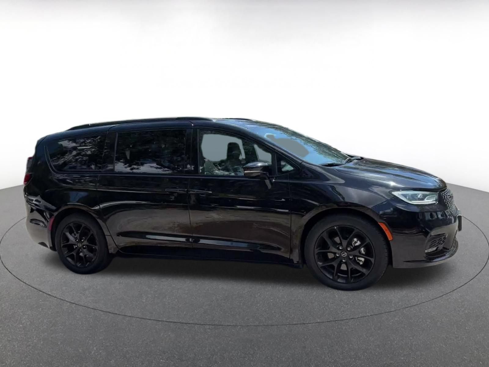 Thumbnail: 2025 Chrysler Pacifica - 16