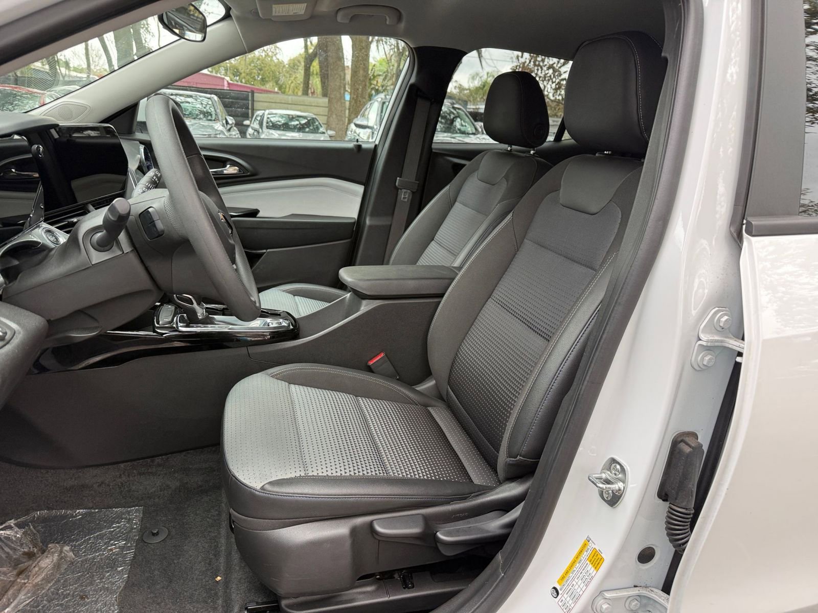 Thumbnail: 2025 Chevrolet Trax - 31