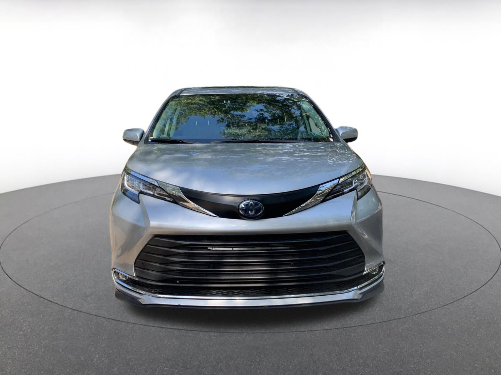2023 Toyota Sienna XLE 3