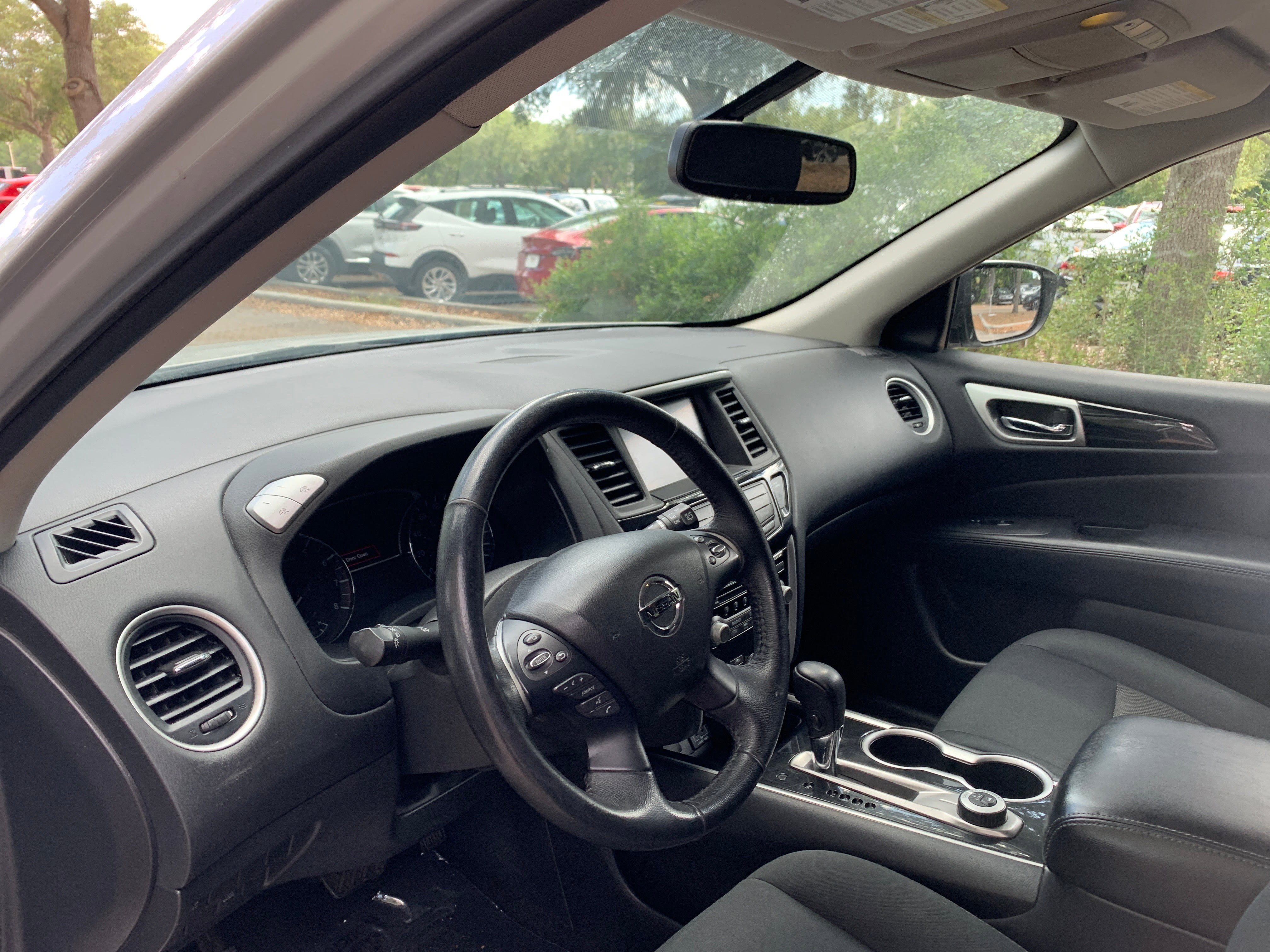 2018 Nissan Pathfinder SV 28