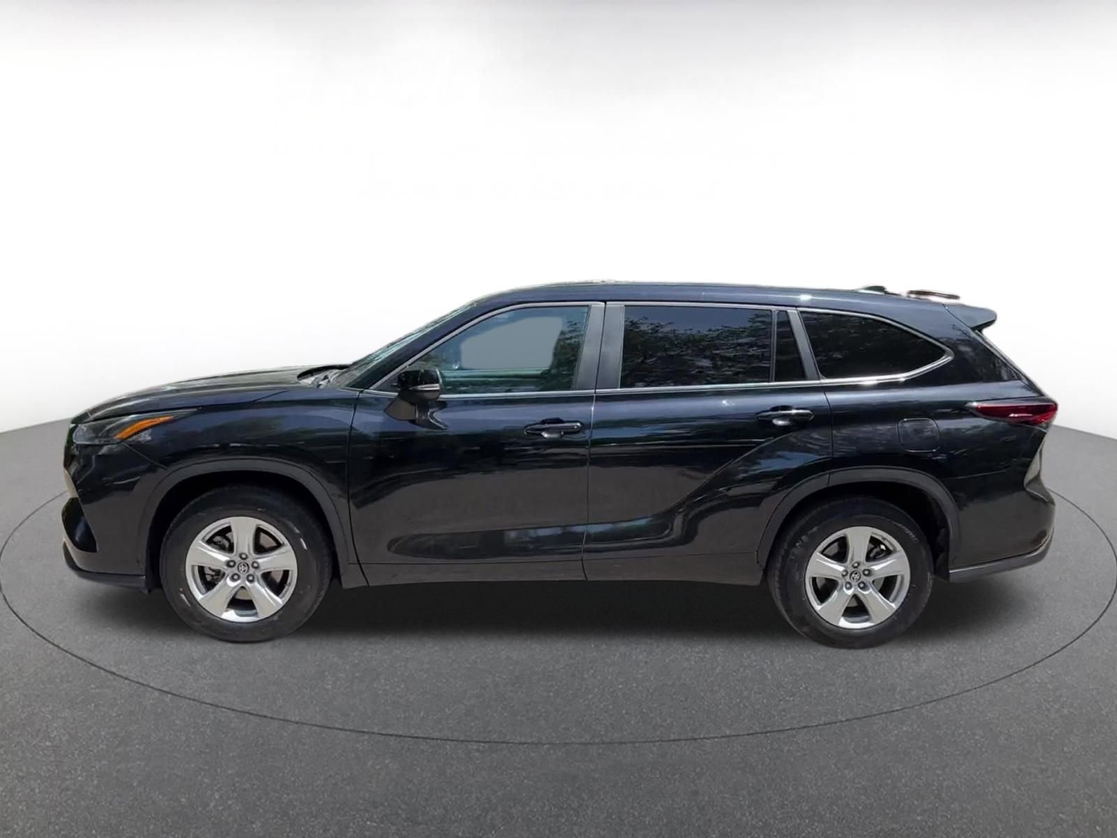 Thumbnail: 2025 Toyota Highlander - 9