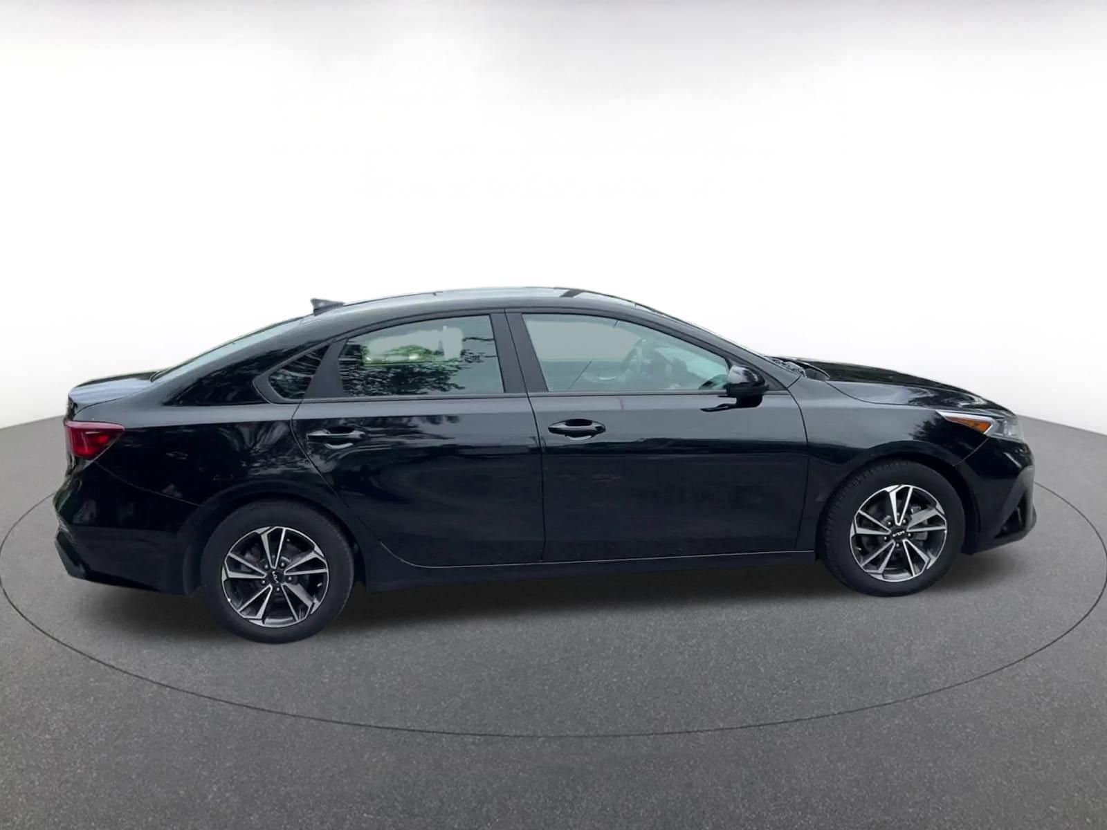 Thumbnail: 2024 Kia Forte - 16