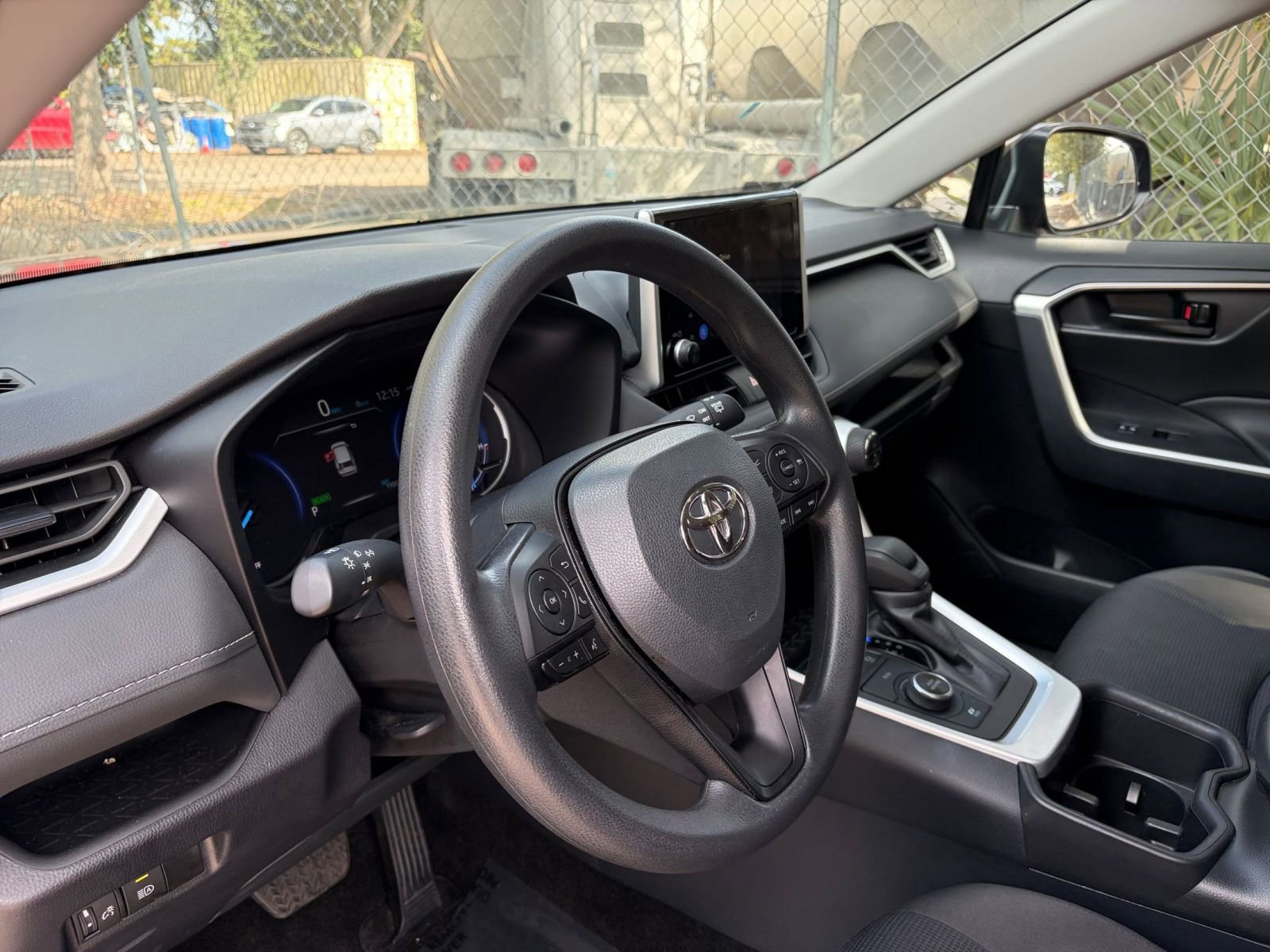 Thumbnail: 2025 Toyota RAV4 - 28