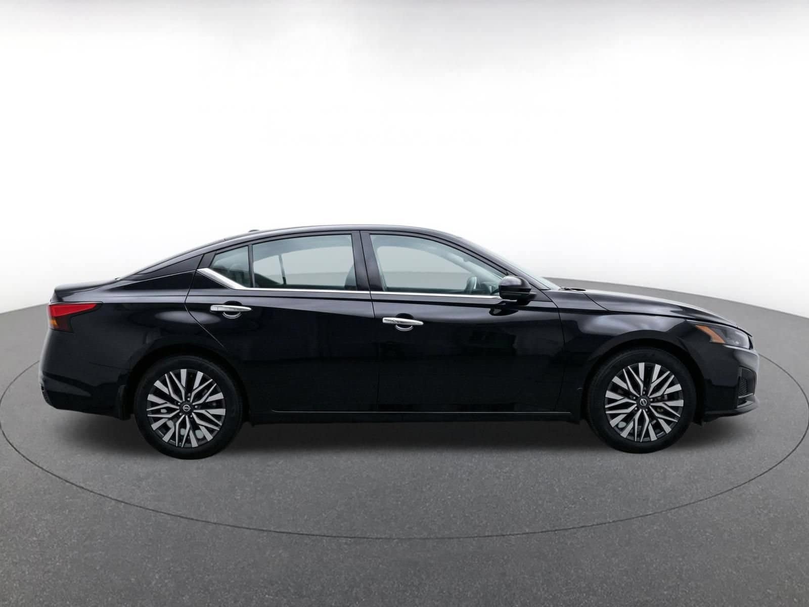 Thumbnail: 2025 Nissan Altima - 8