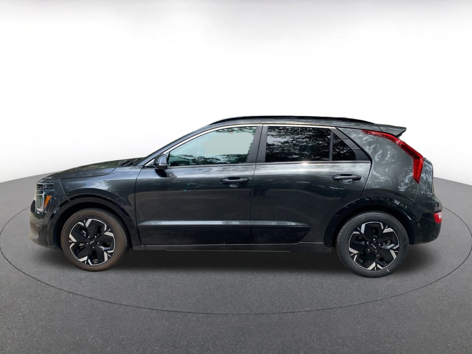 Thumbnail: 2023 Kia Niro - 4