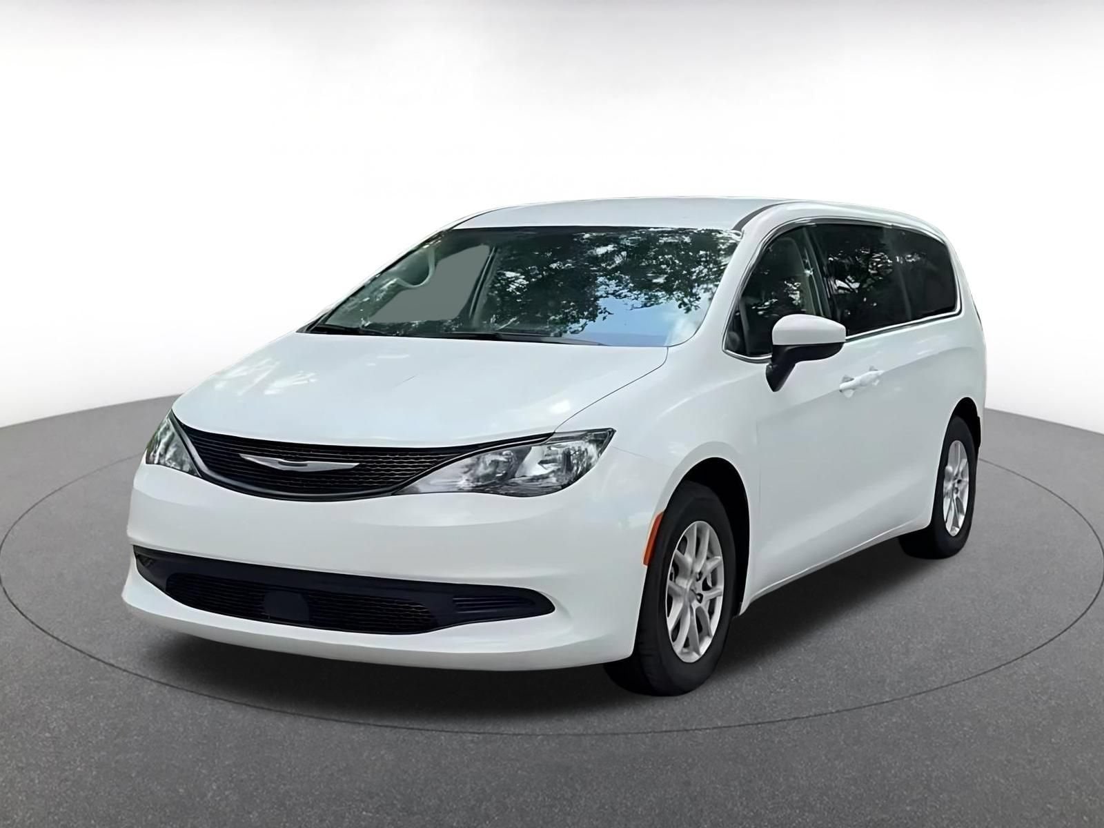 Thumbnail: 2023 Chrysler Voyager - 7