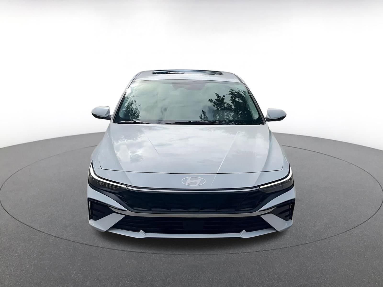 Thumbnail: 2025 Hyundai Elantra - 4