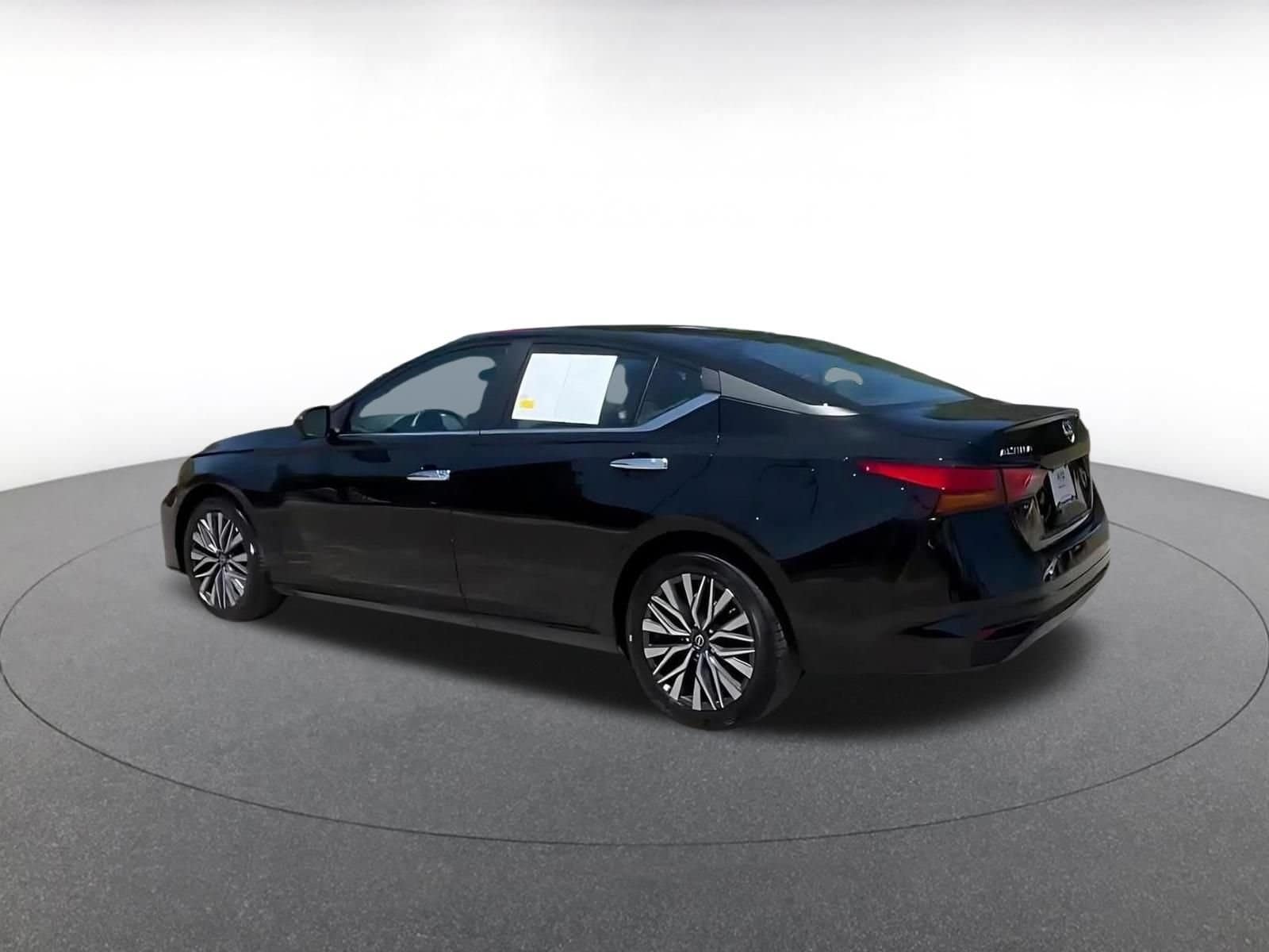 Thumbnail: 2025 Nissan Altima - 10