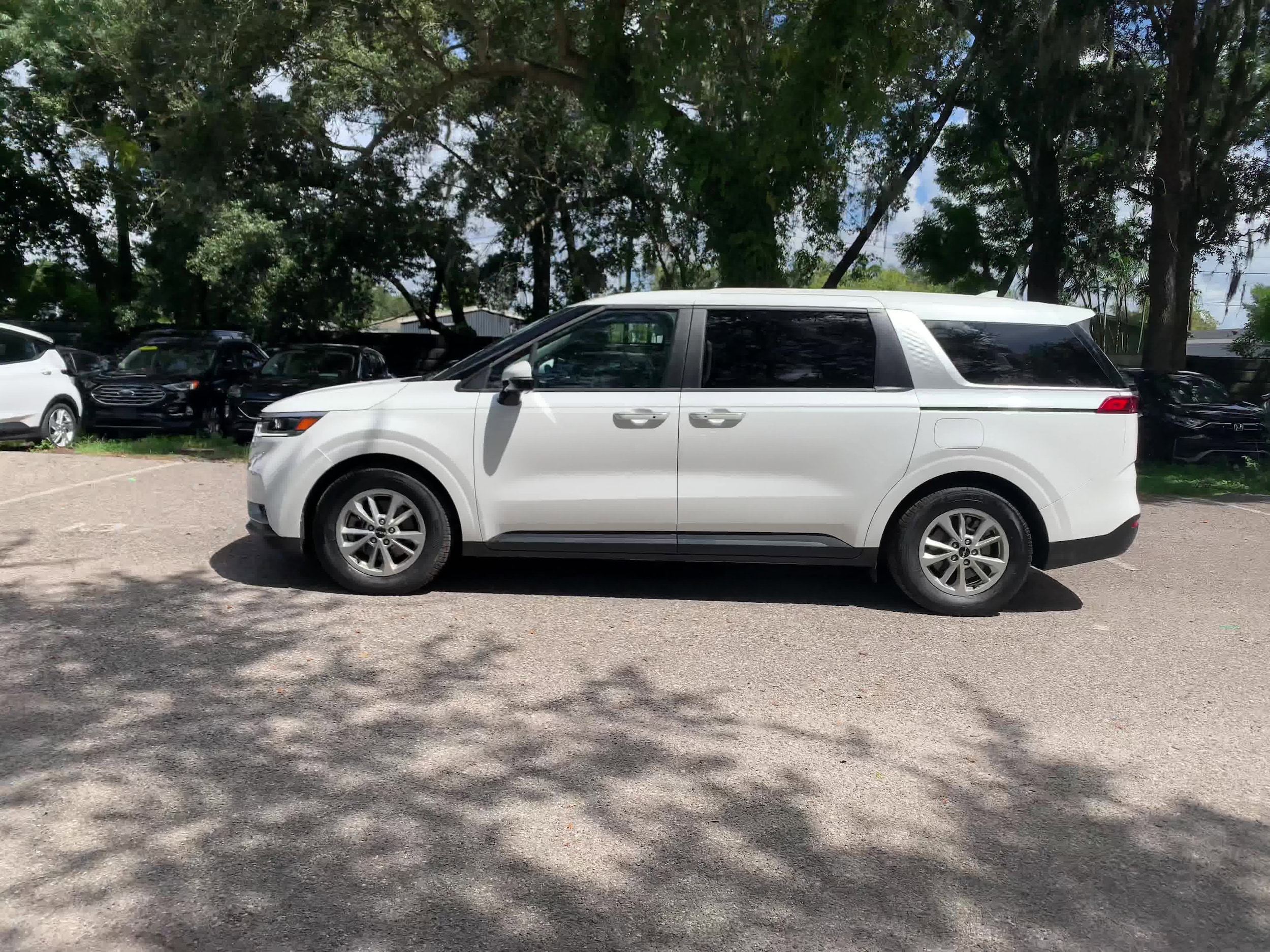 2023 Kia Carnival LX 8