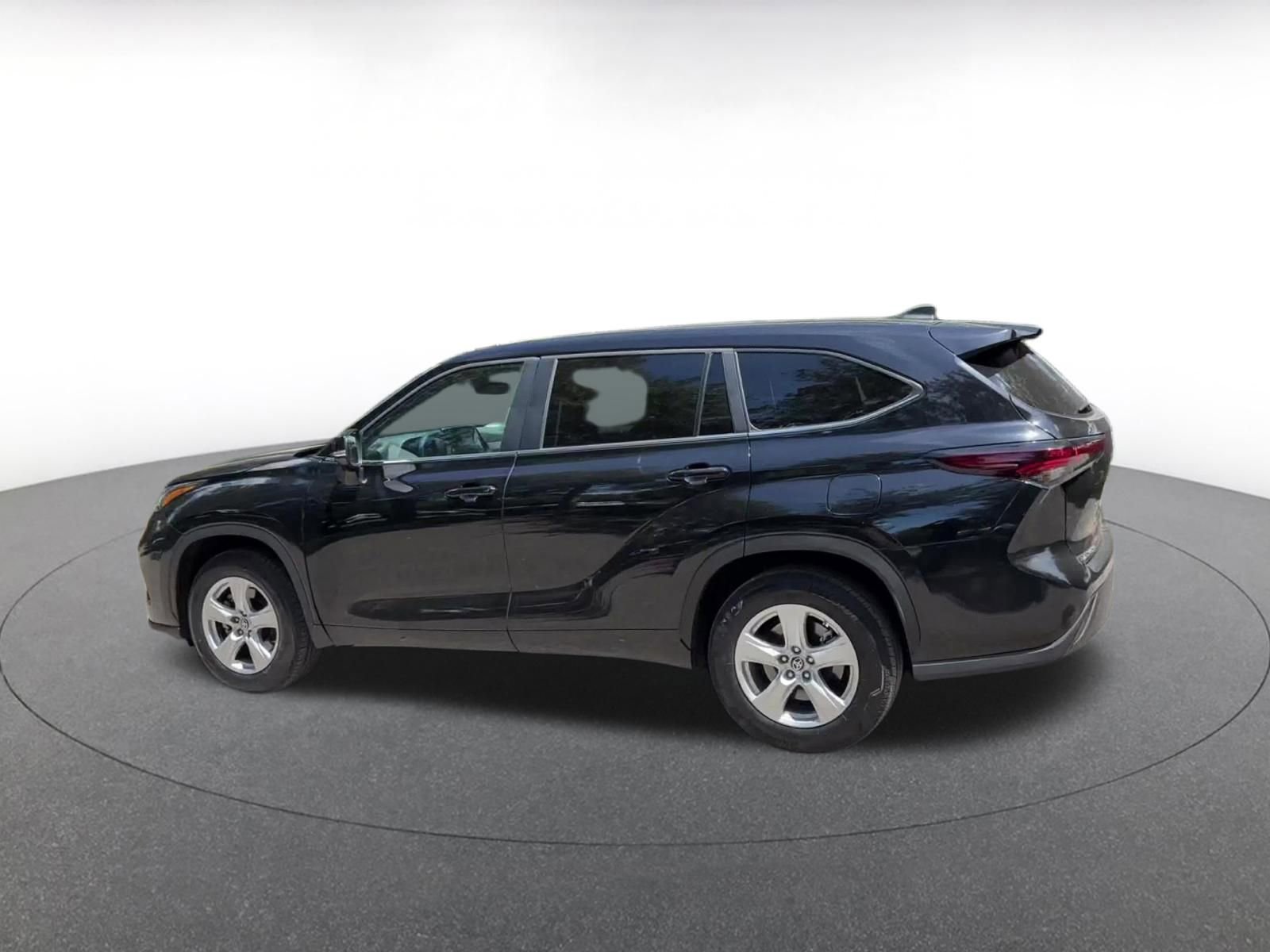Thumbnail: 2025 Toyota Highlander - 10
