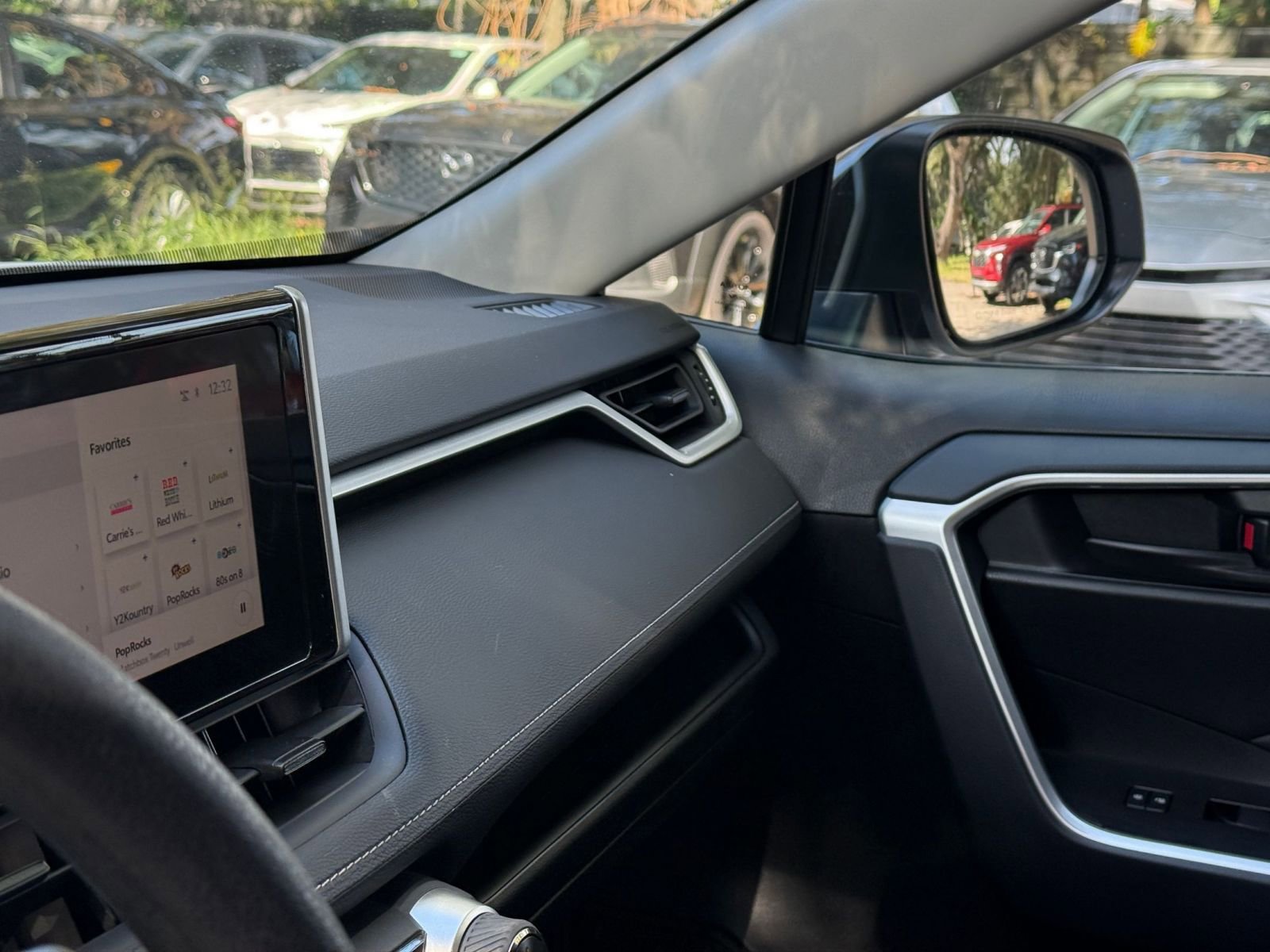 Thumbnail: 2025 Toyota RAV4 - 29