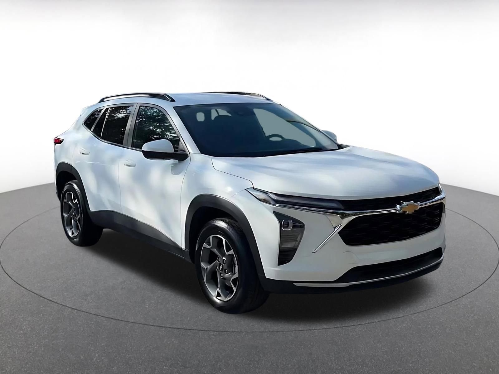 Thumbnail: 2025 Chevrolet Trax - 3