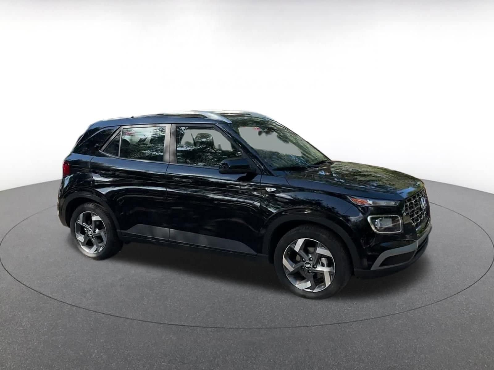 Thumbnail: 2025 Hyundai Venue - 2