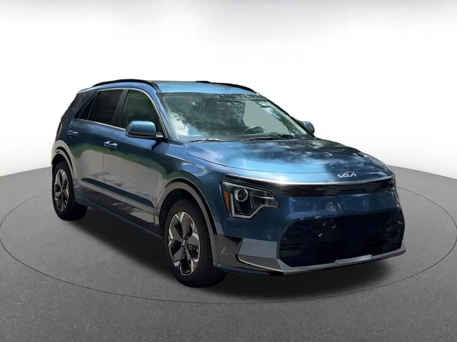 Thumbnail: 2023 Kia Niro - 3