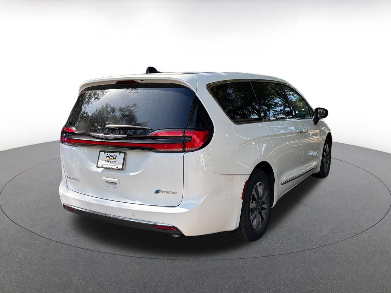 Thumbnail: 2023 Chrysler Pacifica - 7