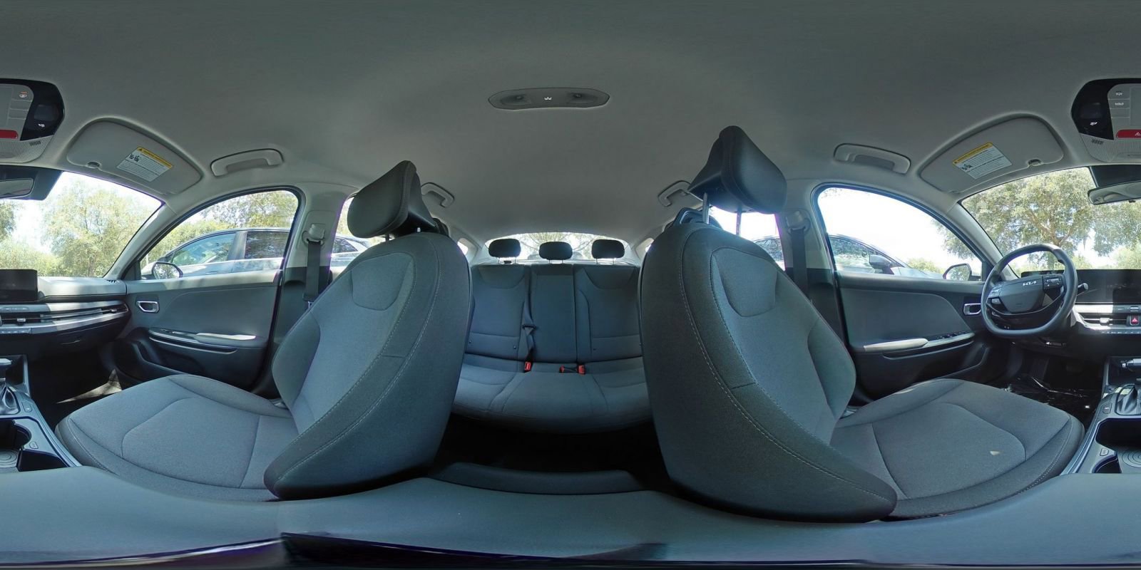 2025 Kia K4 LXS - Photo 40