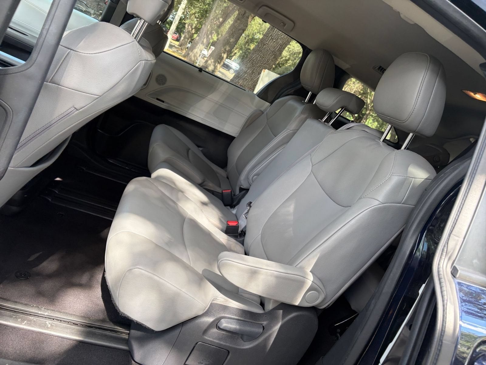 Thumbnail: 2025 Toyota Sienna - 23