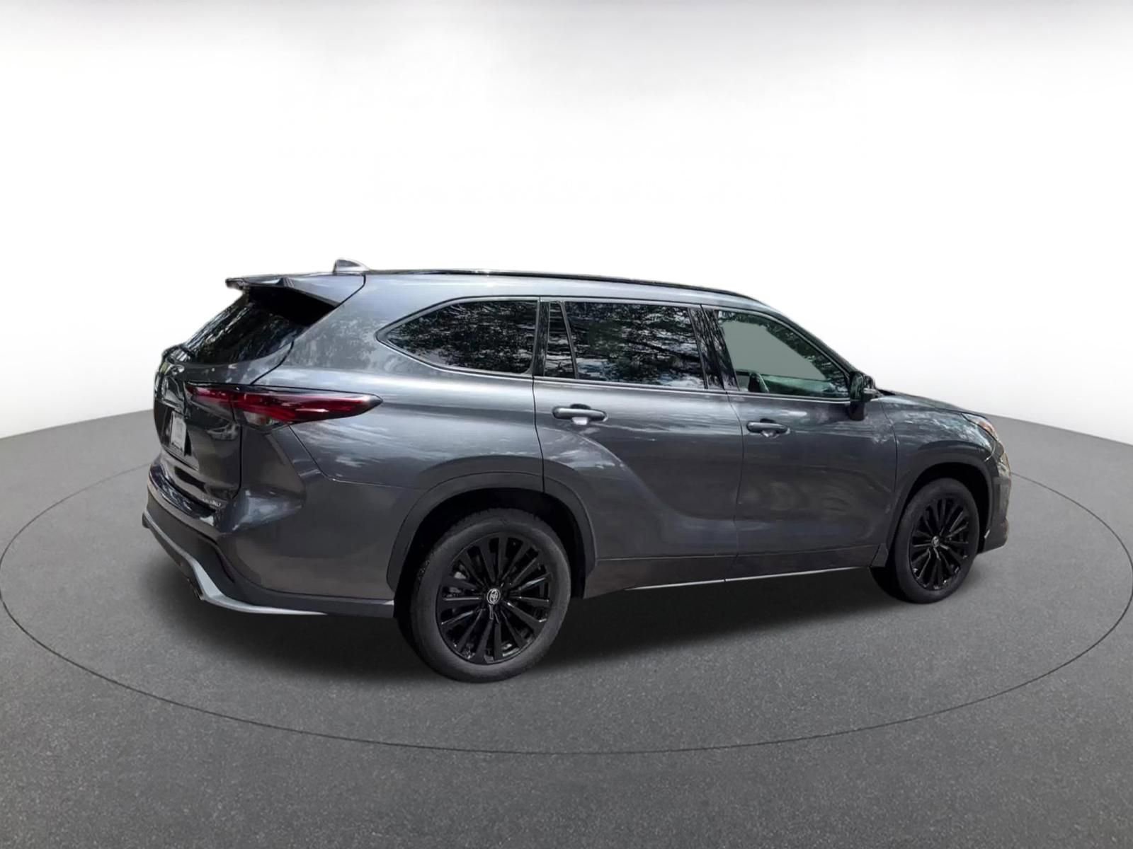 Thumbnail: 2025 Toyota Highlander - 15
