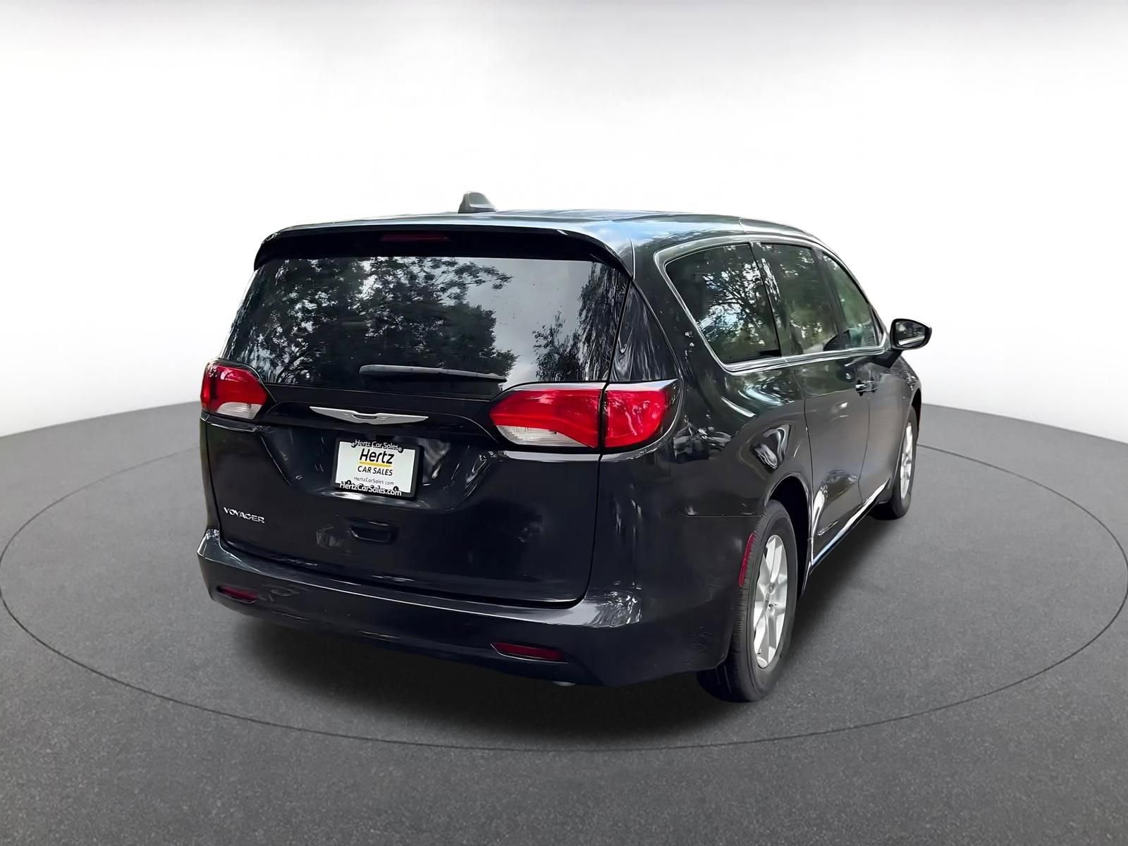 Thumbnail: 2024 Chrysler Voyager - 15