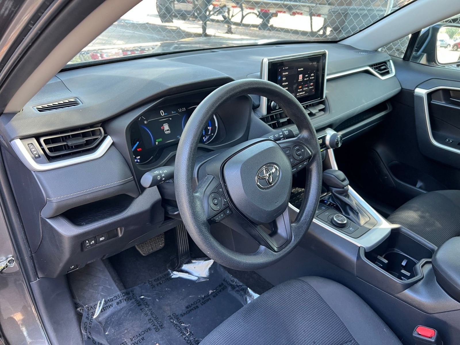 Thumbnail: 2025 Toyota RAV4 - 28