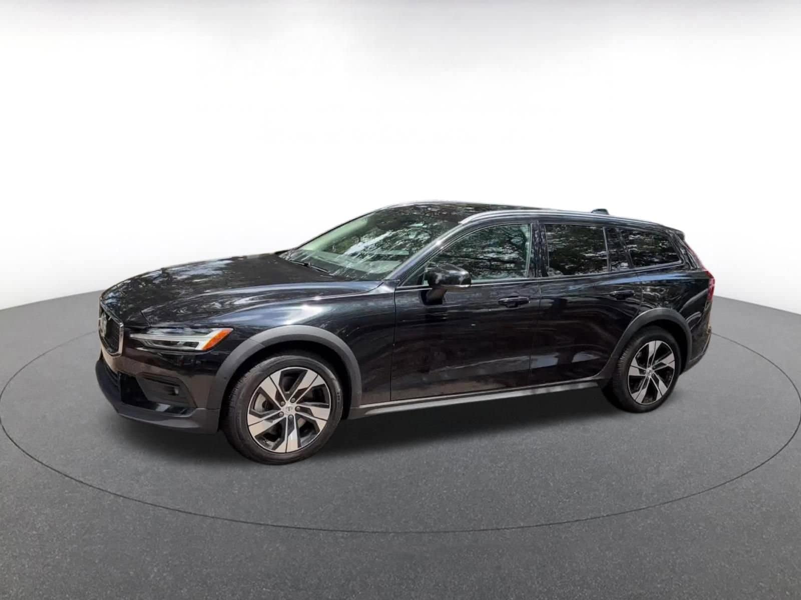 Thumbnail: 2025 Volvo S60 - 8