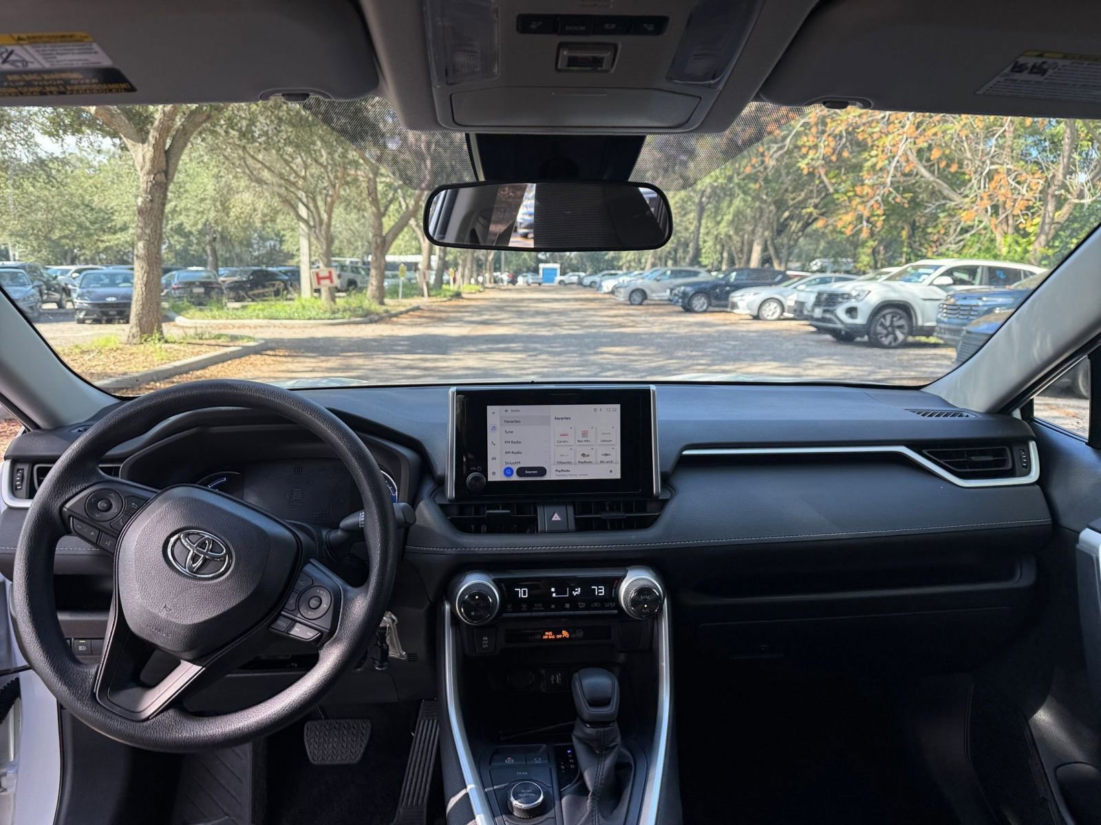 Thumbnail: 2025 Toyota RAV4 - 27