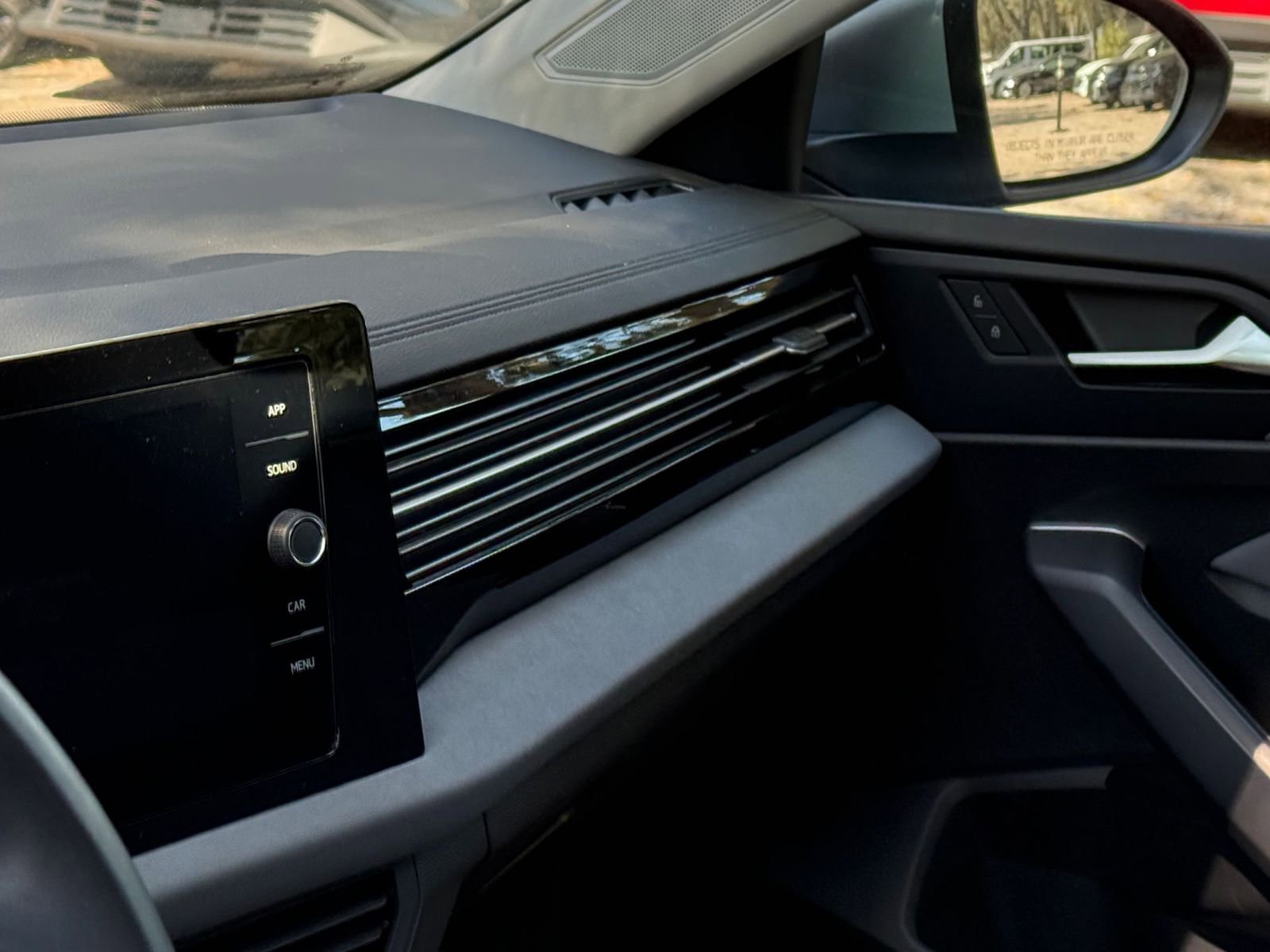 Thumbnail: 2025 Volkswagen Jetta - 30