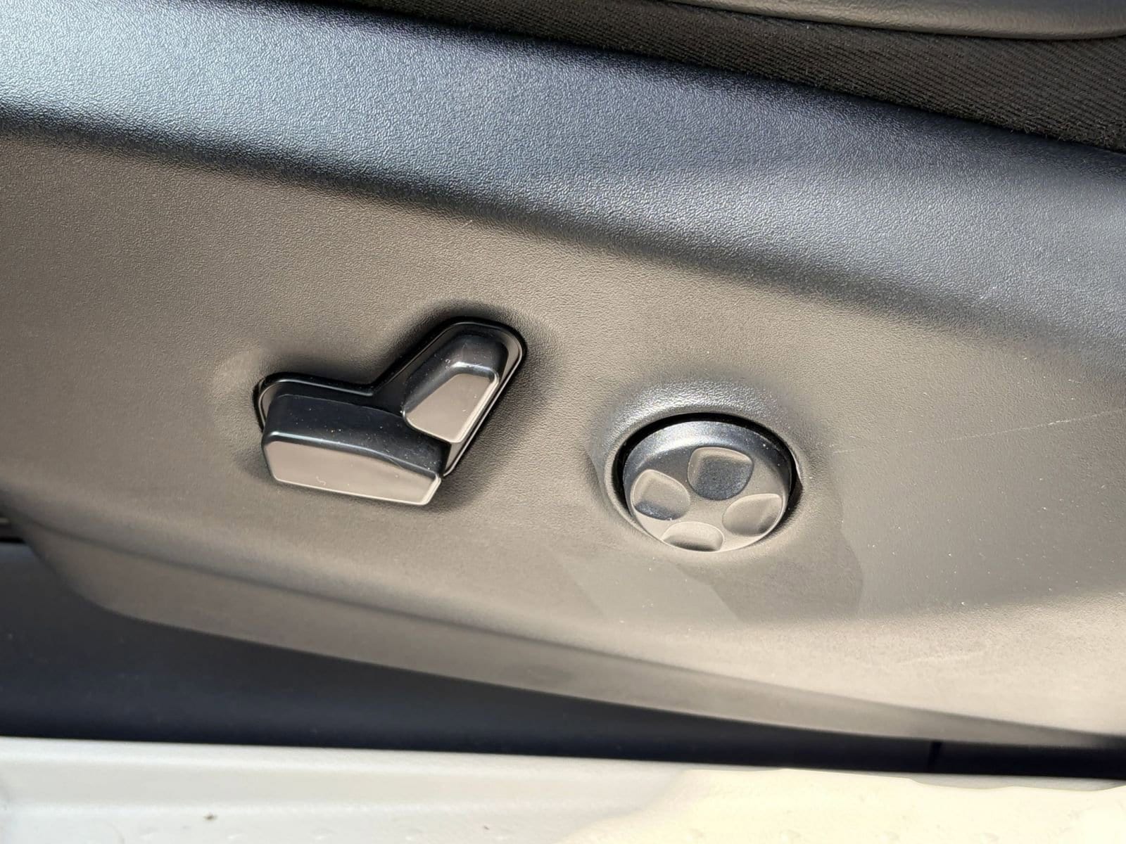 Thumbnail: 2023 Chrysler Pacifica - 23