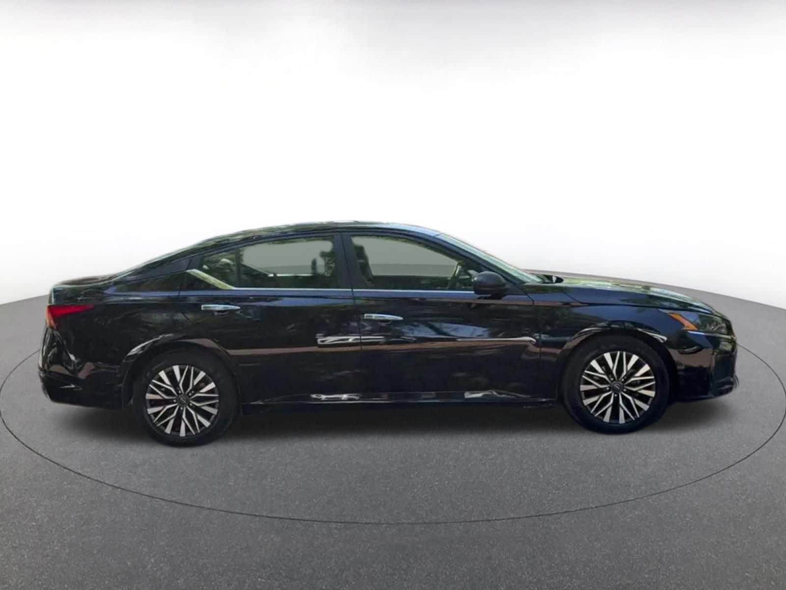 Thumbnail: 2025 Nissan Altima - 17