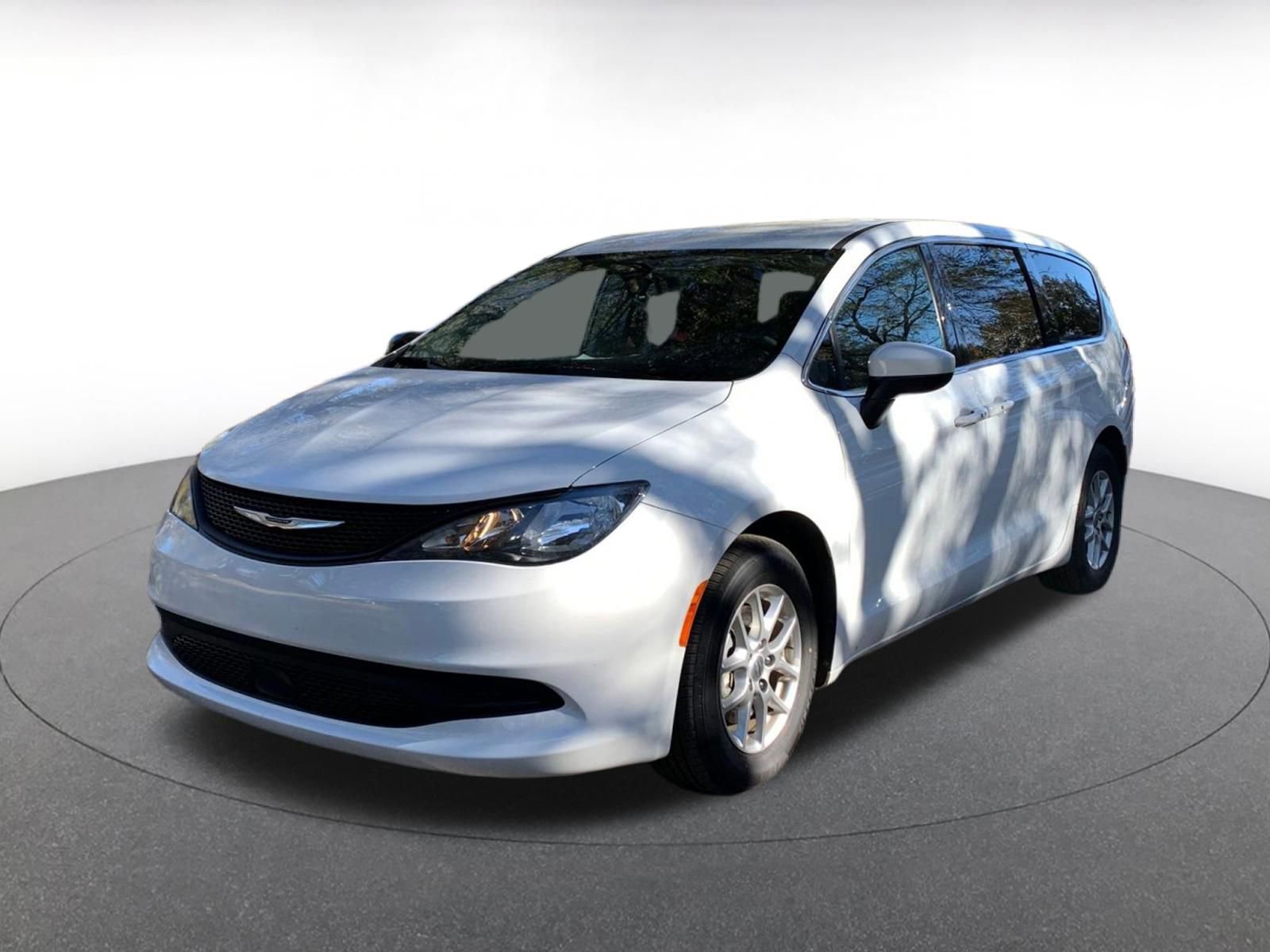 Thumbnail: 2022 Chrysler Voyager - 3