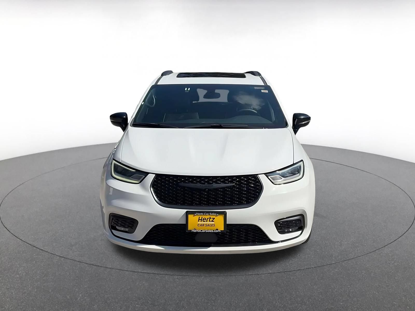 Thumbnail: 2025 Chrysler Pacifica - 4