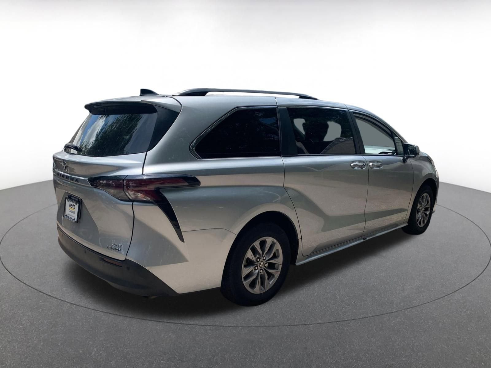 2023 Toyota Sienna XLE 16