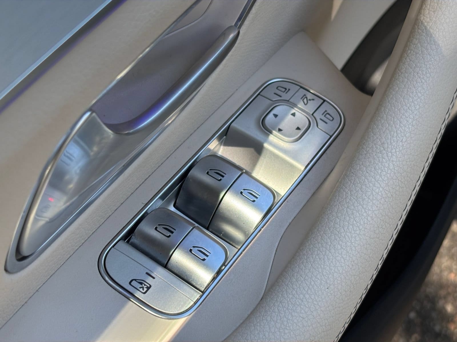 Thumbnail: 2026 Mercedes-Benz GLE - 18