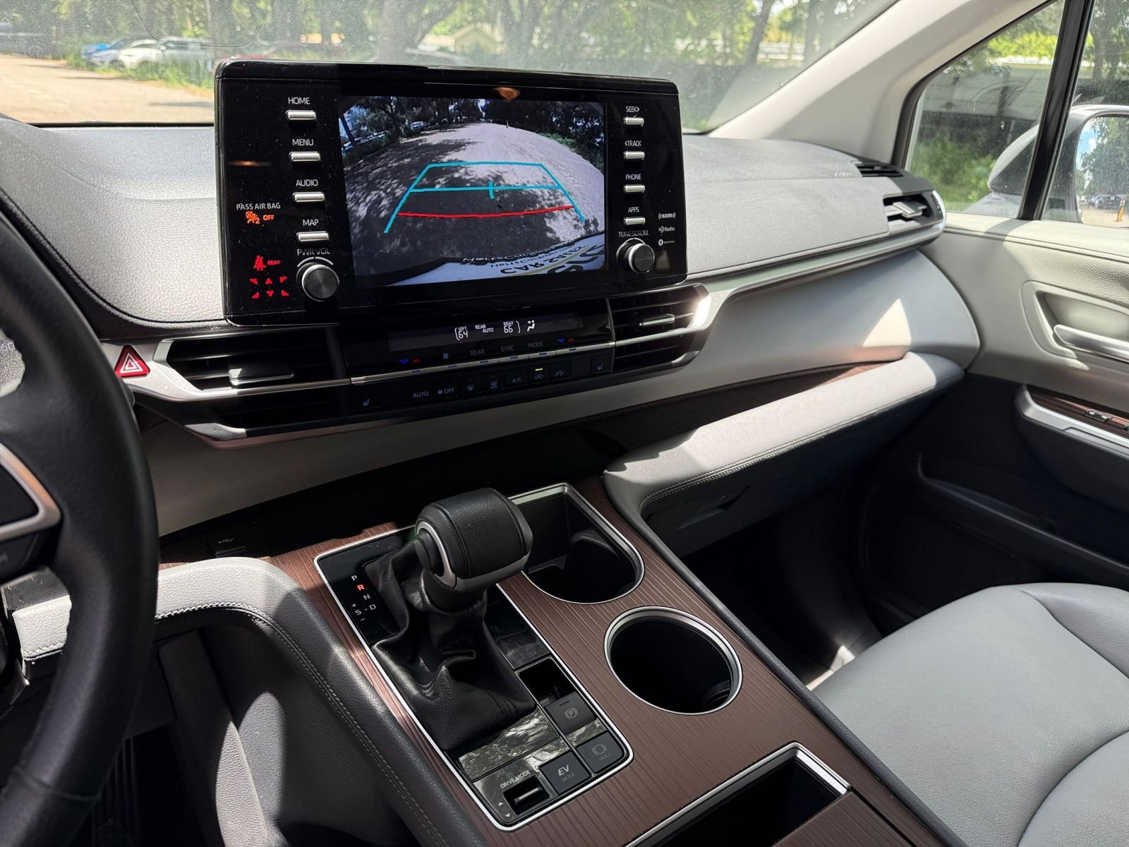 Thumbnail: 2023 Toyota Sienna - 17