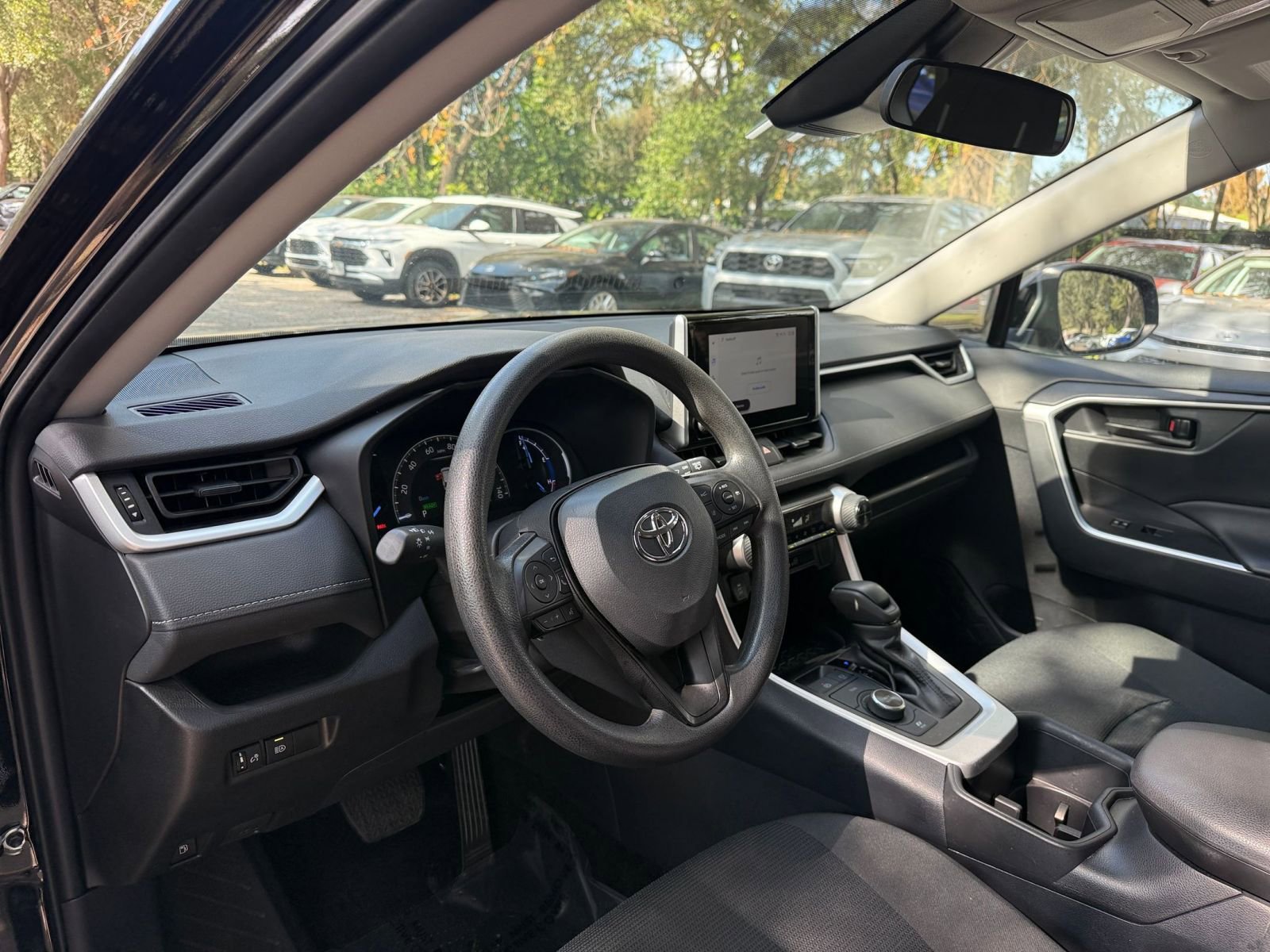 Thumbnail: 2025 Toyota RAV4 - 28