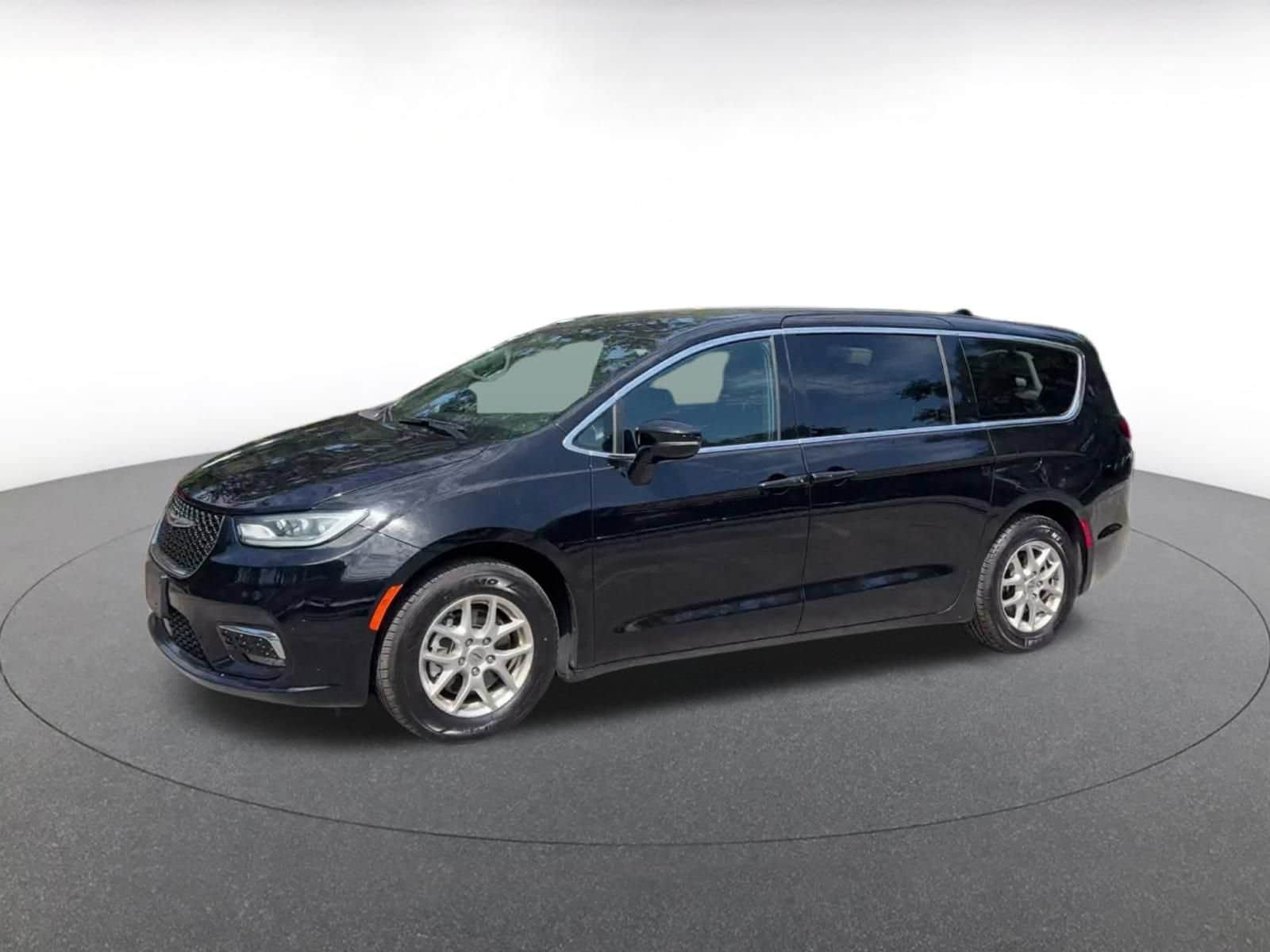 Thumbnail: 2025 Chrysler Pacifica - 6