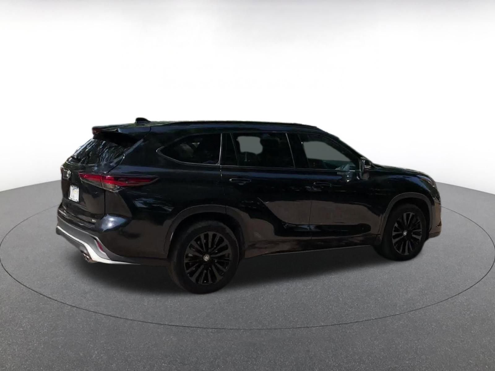 Thumbnail: 2024 Toyota Highlander - 15
