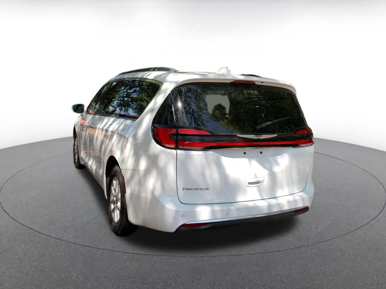 Thumbnail: 2022 Chrysler Pacifica - 5