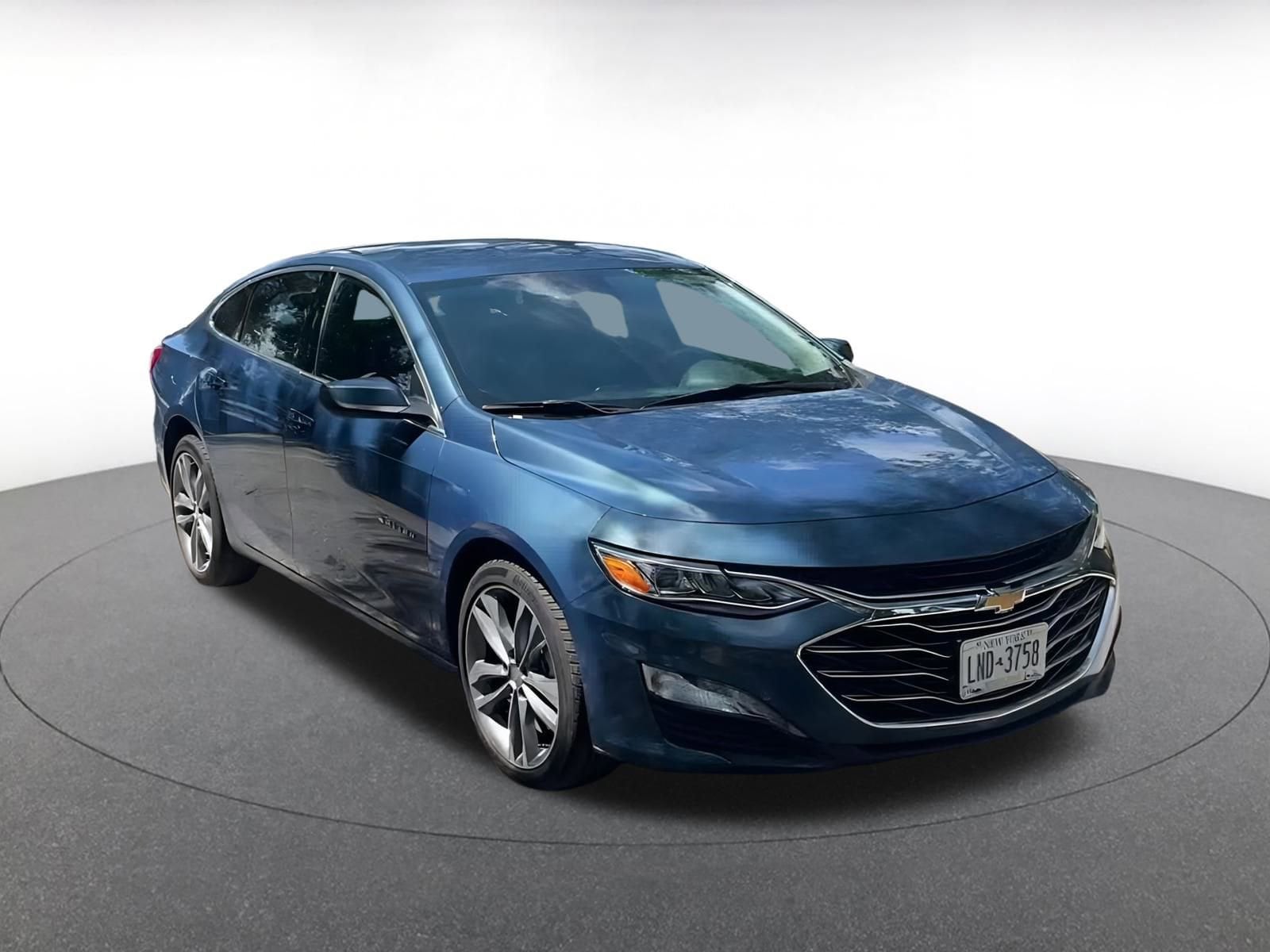 Thumbnail: 2024 Chevrolet Malibu - 3