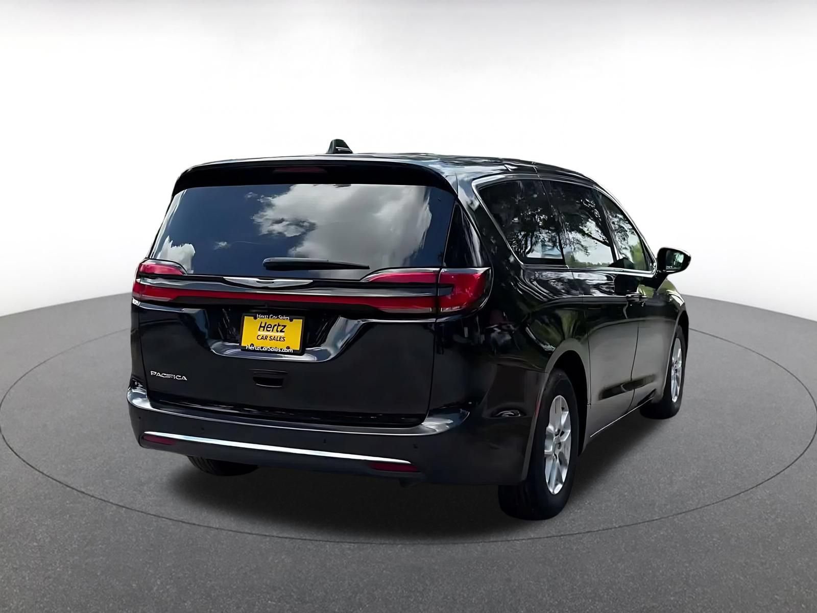Thumbnail: 2024 Chrysler Pacifica - 13