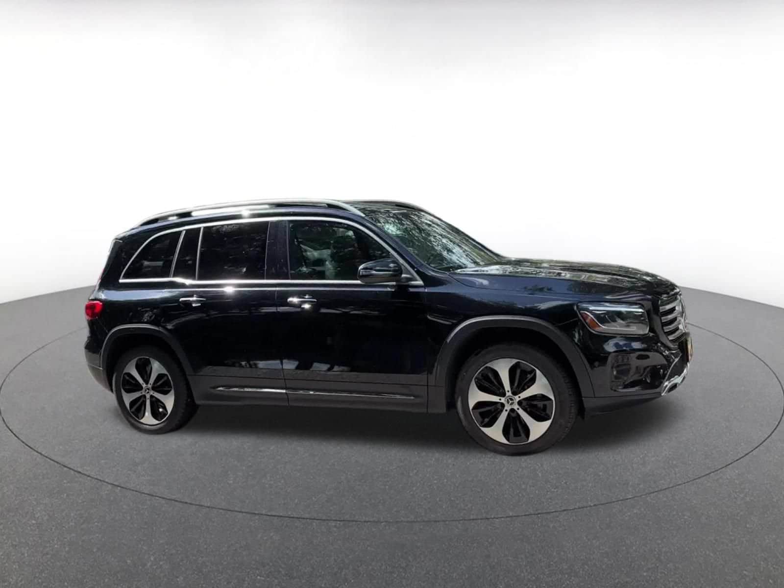 Thumbnail: 2025 Mercedes-Benz GLB - 2